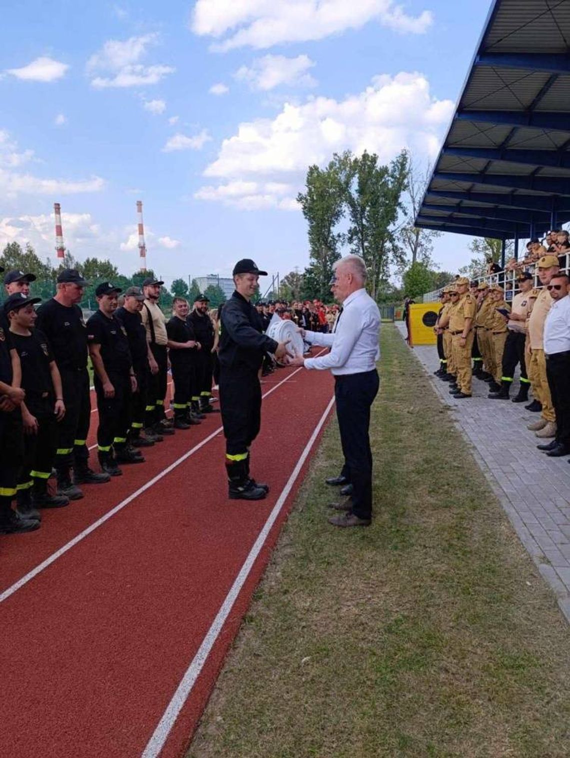 MYSZKÓW. ZAWODY STRAŻACKIE NA STADIONIE. ZDJĘCIA