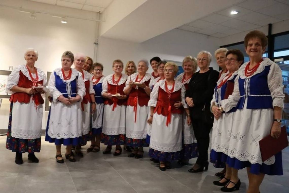 MYSZKÓW. ZESPÓŁ FOLKLORYSTYCZNY NOWOWSIANKI ŚWIĘTUJE 40-LECIE.  ZDJĘCIA