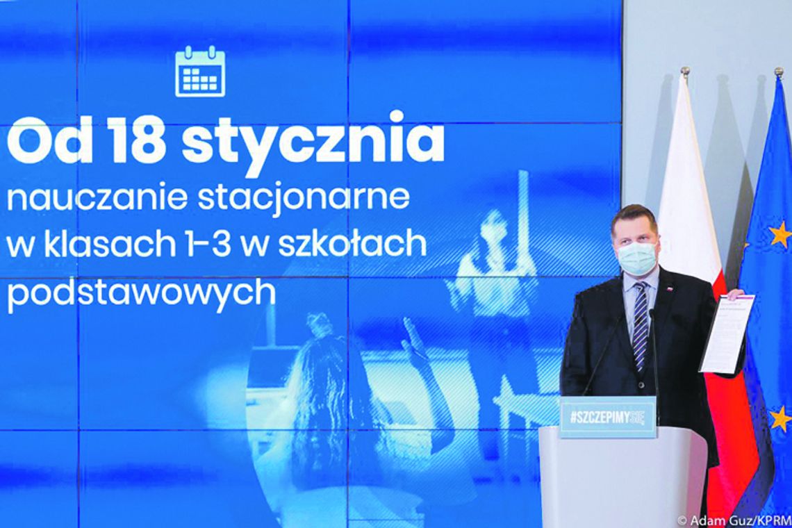 NAJMŁODSI UCZNIOWIE WRACAJĄ DO SZKÓŁ