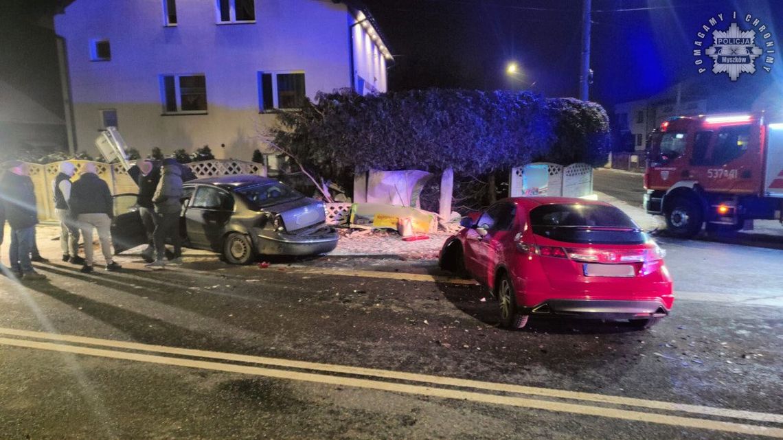 NIE USTĄPIŁ PIERWSZEŃSTWA PRZEJAZDU W KOTOWICACH. DWIE OSOBY RANNE. ZDJĘCIA