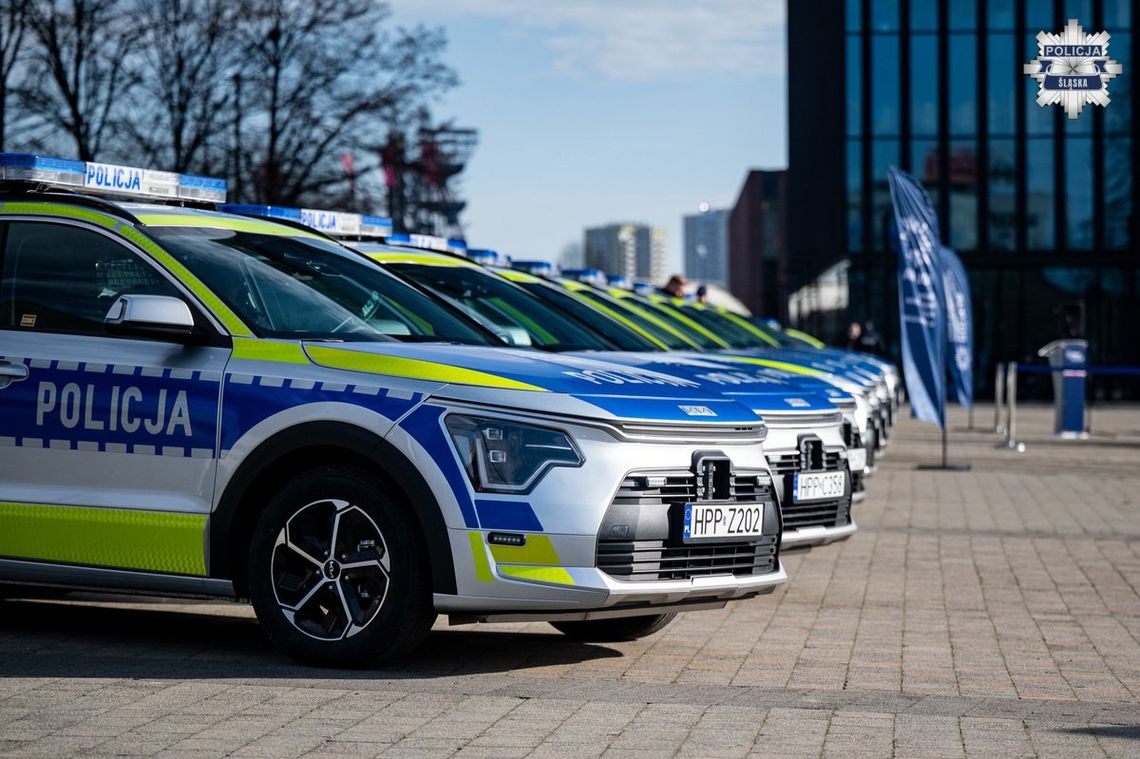 NOWY RADIOWÓZ DLA MYSZKOWSKICH POLICJANTÓW. ZDJĘCIA NOWY RADIOWÓZ DLA MYSZKOWSKICH POLICJANTÓW. ZDJĘCIA