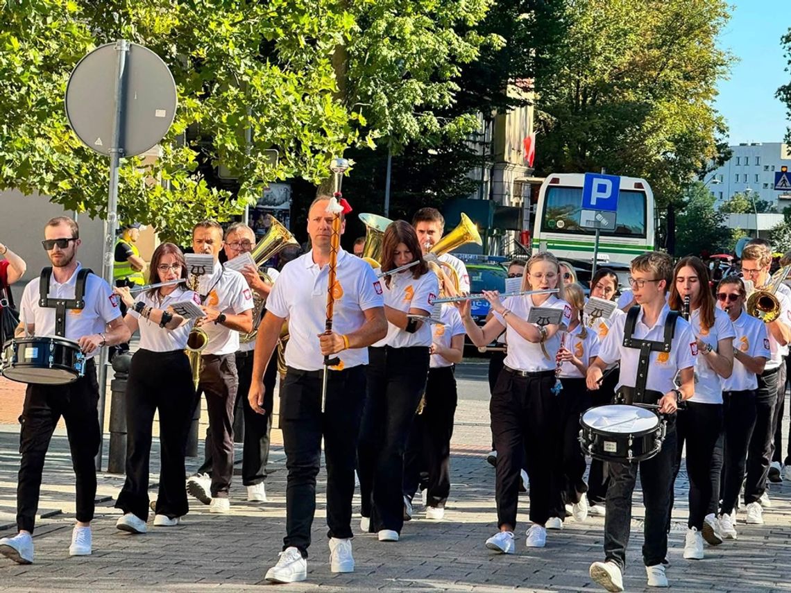 Orkiestra Dęta Jura Family na IV Festiwalu Orkiestr Dętych w Jaworznie Orkiestra Dęta Jura Family na IV Festiwalu Orkiestr Dętych w Jaworznie