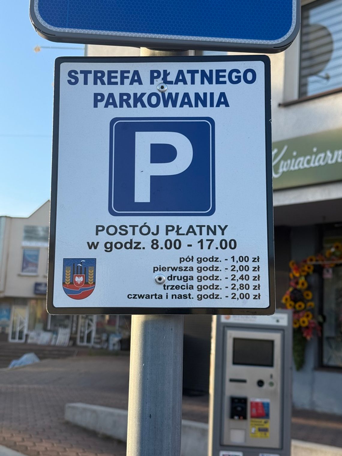 Płatne parkingi paraliżują miasto. Mieszkańcy narzekają na brak miejsc, a pod blokami „wraki” Płatne parkingi paraliżują miasto. Mieszkańcy narzekają na brak miejsc, a pod blokami „wraki”