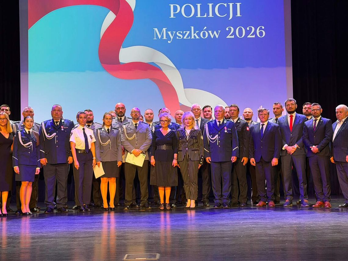 POLICJA TRADYCYJNIE ŚWIĘTUJE Z PODEJRZANYMI. TAK BYŁO W 2019R, TAK JEST TERAZ