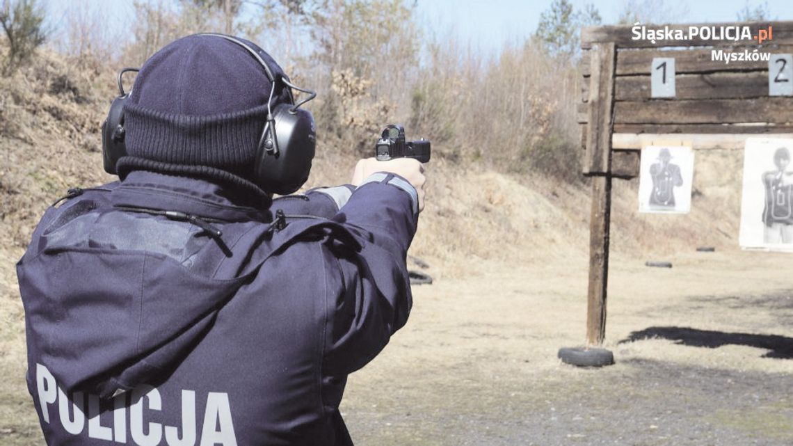 POLICJANCI NA STRZELNICY