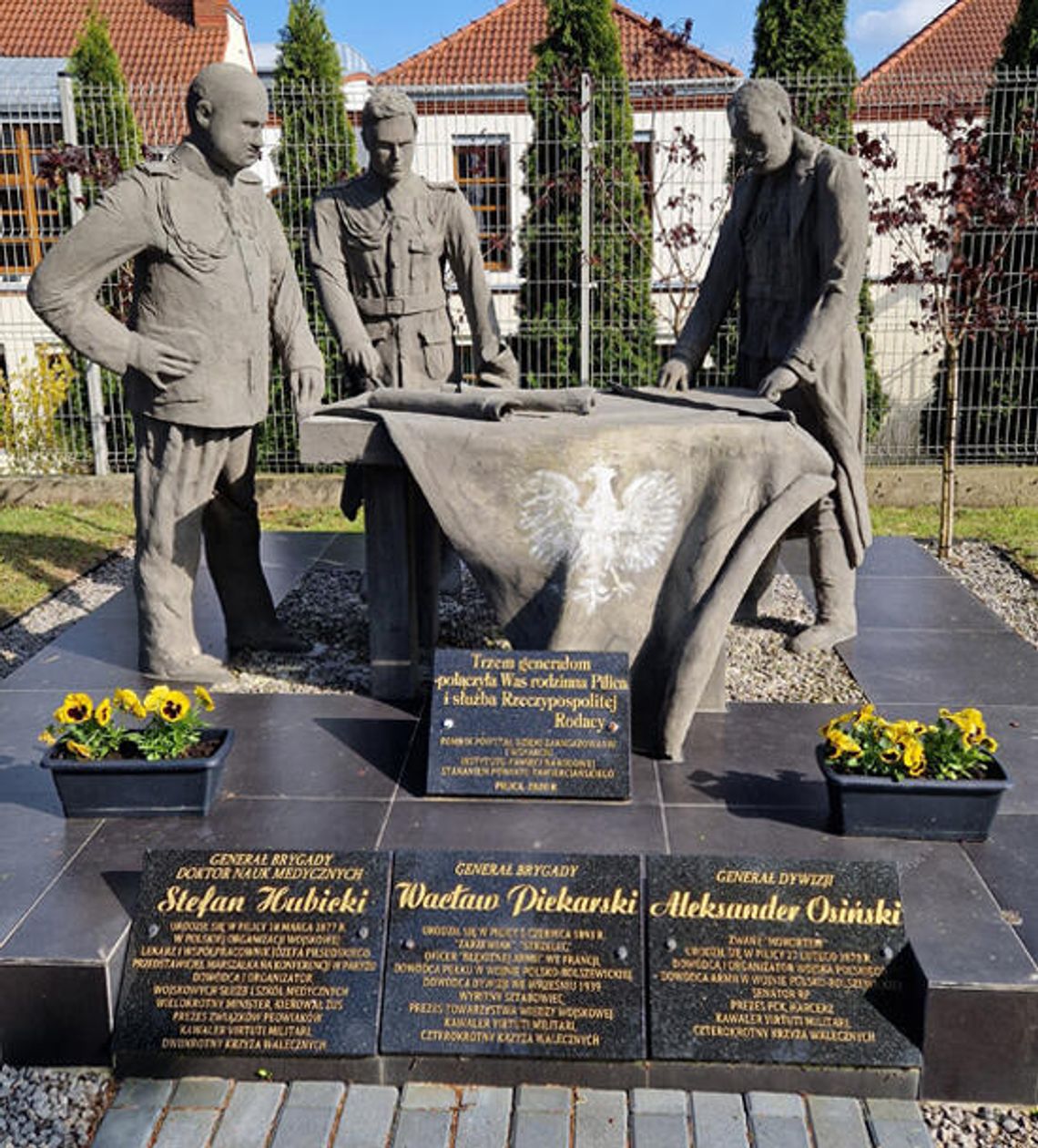 Pomnik Trzech Generałów Wojska Polskiego w Pilicy Pomnik Trzech Generałów Wojska Polskiego w Pilicy