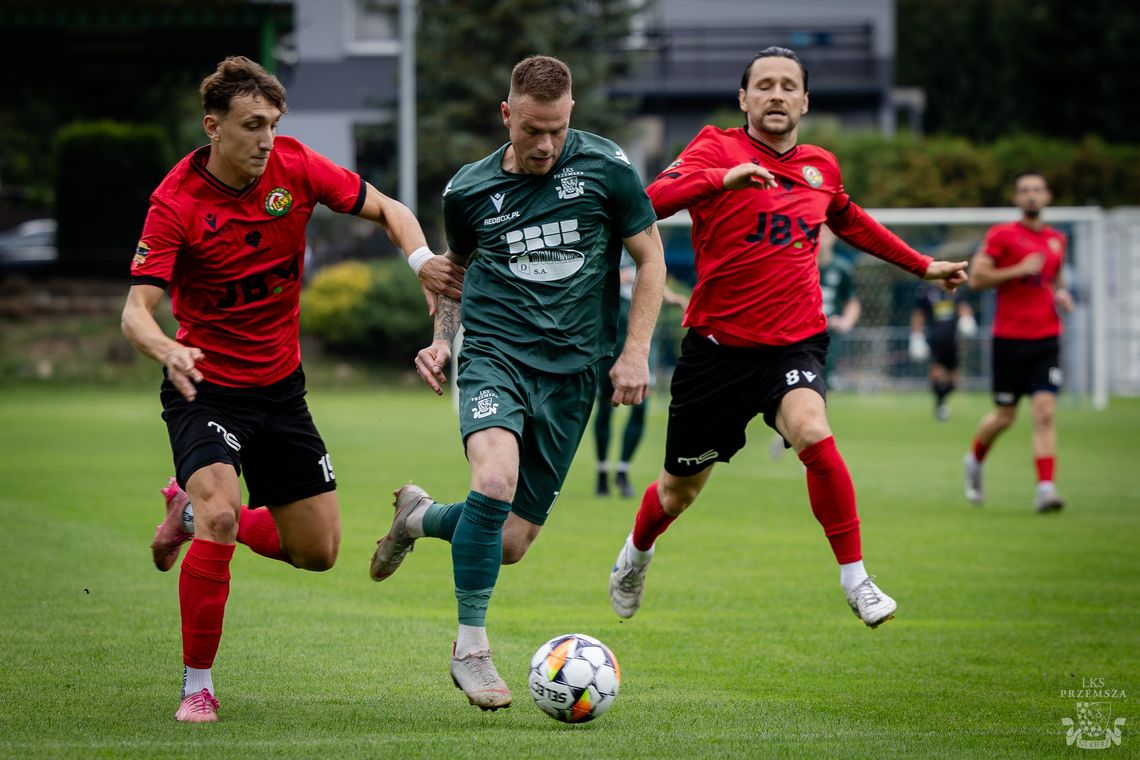 PRZEMSZA NADAL BEZ PRZEŁAMANIA PRZEMSZA NADAL BEZ PRZEŁAMANIA