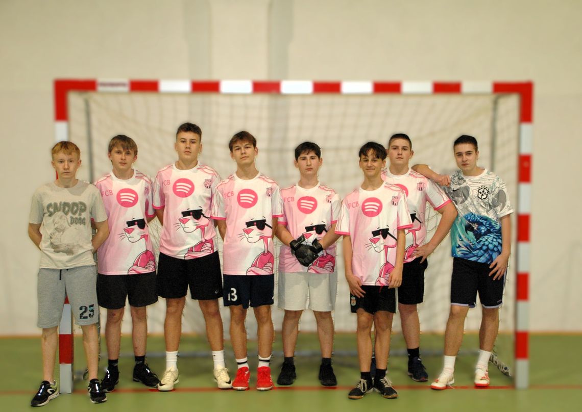 RUSZYŁ SEZON TURNIEJU PIŁKI HALOWEJ RUSZYŁ SEZON TURNIEJU PIŁKI HALOWEJ