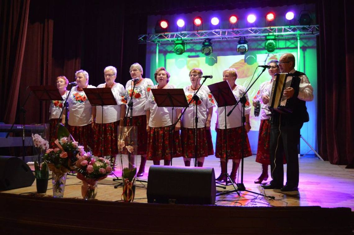 ŚWIĘTO SENIORÓW W PIĘKNEJ OPRAWIE