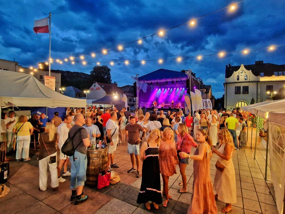 Trzy dni pełne muzyki, sztuki i dobrego smaku – X Jurajski Festiwal Sztuki i Wina w Olsztynie