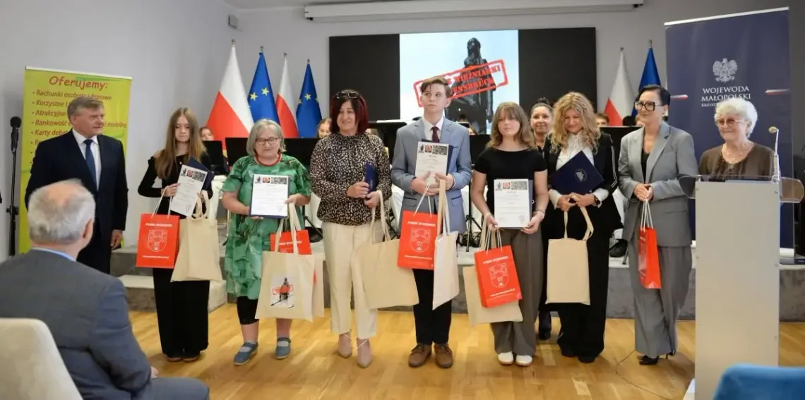 Uczennica z gminy Koziegłowy wśród laureatów konkursu „Polskie więźniarki w Ravensbrück” Uczennica z gminy Koziegłowy wśród laureatów konkursu „Polskie więźniarki w Ravensbrück”