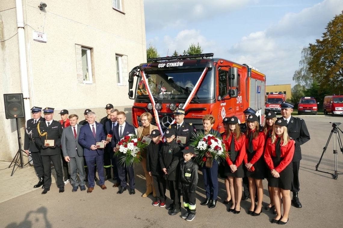 UROCZYSTE PRZEKAZANIE SAMOCHODU DLA OSP CYNKÓW 