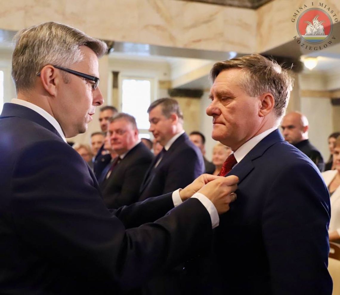 Złoty Krzyż Zasługi dla Burmistrza Koziegłów Jacka Ślęczki. Czy zasłużył?