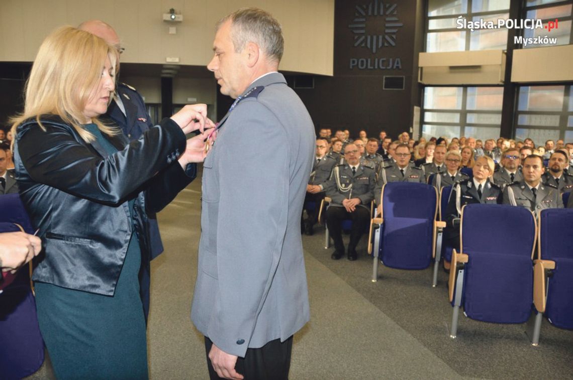 ZŁOTY MEDAL DLA MYSZKOWSKIEGO POLICJANTA