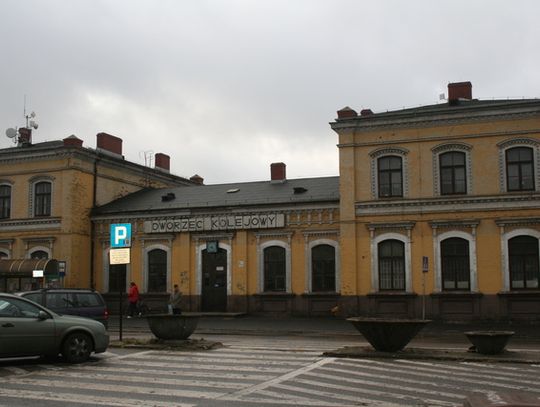 NOWOCZESNE POCIĄGI POJADĄ PRZEZ NOWOCZESNY DWORZEC