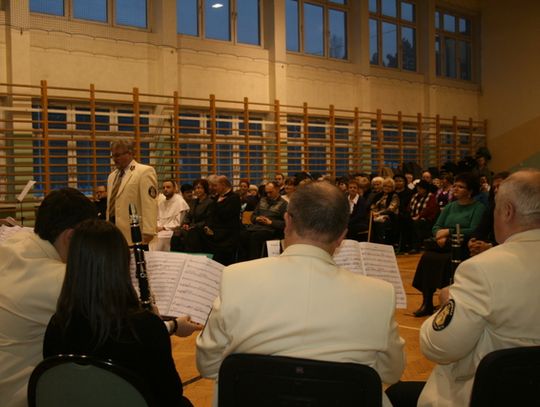 GRYWALI DLA PAPIEŻY, ZAGRALI DLA ŻAREK LETNISKA