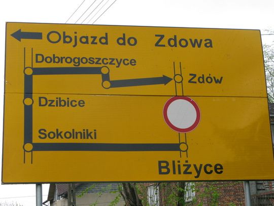 PIESZO, BO AUTOBUS DO PRZYSTANKU NIE DOWIEZIE