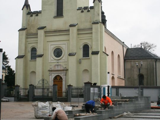 ŁADNY, NIEFUNKCJONALNY