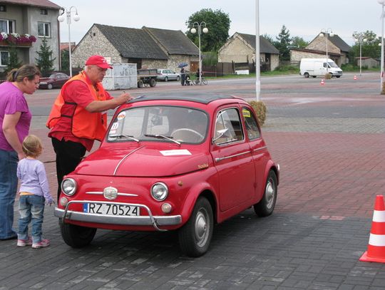 SAMOCHODEM RETRO PRZEZ JURĘ