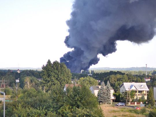 OGROMNY POŻAR. SPALIŁA SIĘ HALA RECYKLINGU!