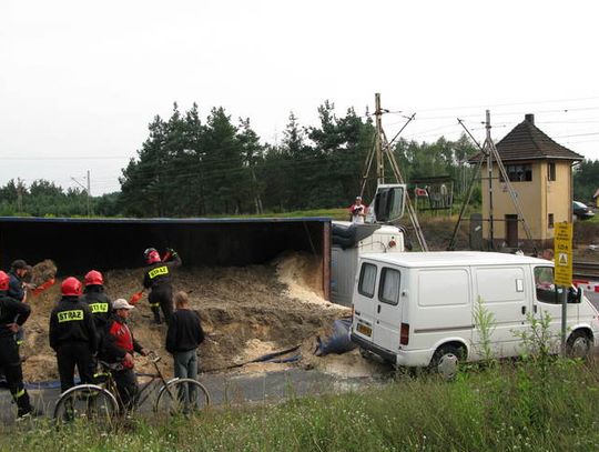 GRZMOTNĄŁ AŻ WIÓRY POLECIAŁY