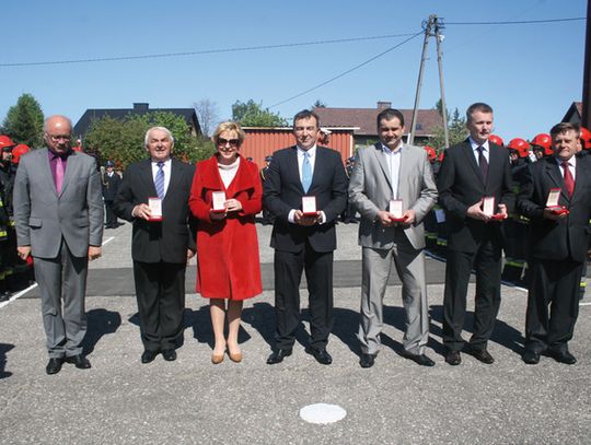 MEDALE I AWANSE ŚWIĄTECZNYM PREZENTEM