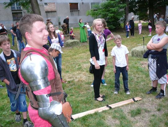 RODZINNY PIKNIK POD ZNAKIEM MIECZA I SIKAWKI