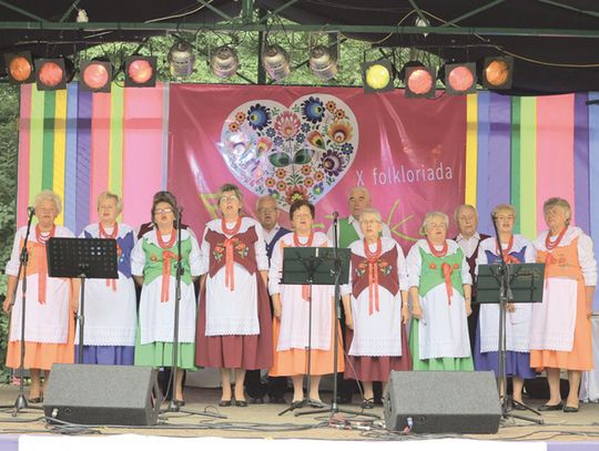 FOLKLOR ZNÓW ZAGOŚCIŁ W LETNISKU