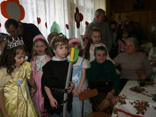 ŚWIĘTO W PRZEDSZKOLNYM TEATRZE