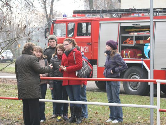 SZKOŁA W EWAKUACJI PO ATAKU