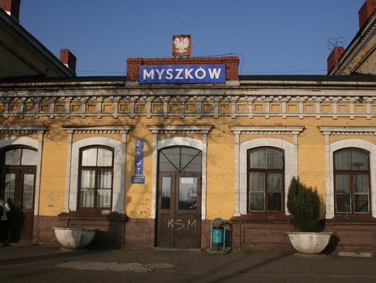 NOWOCZESNE POCIĄGI POJADĄ PRZEZ NOWOCZESNY DWORZEC