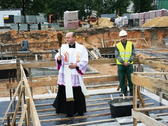 KAMIEŃ POD SZPITAL WMUROWANY