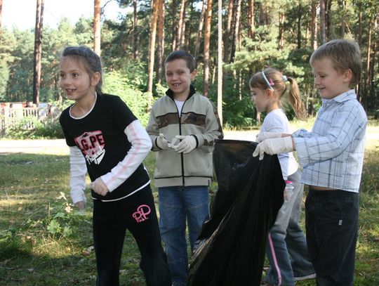 DZIĘKI AKCJI ŚMIECI O WIELE MNIEJ