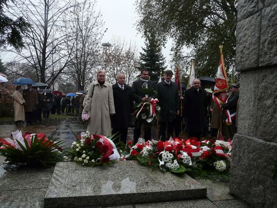 ODDALI HOŁD OJCZYŹNIE