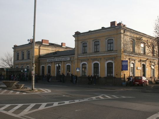 NOWOCZESNE POCIĄGI POJADĄ PRZEZ NOWOCZESNY DWORZEC