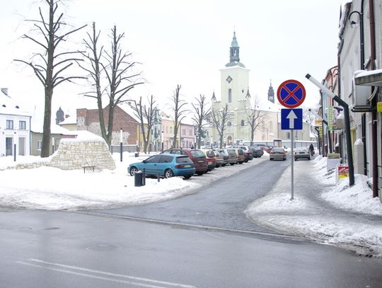 STARY RYNEK ZAMIAST ŁĄCZYĆ DZIELI