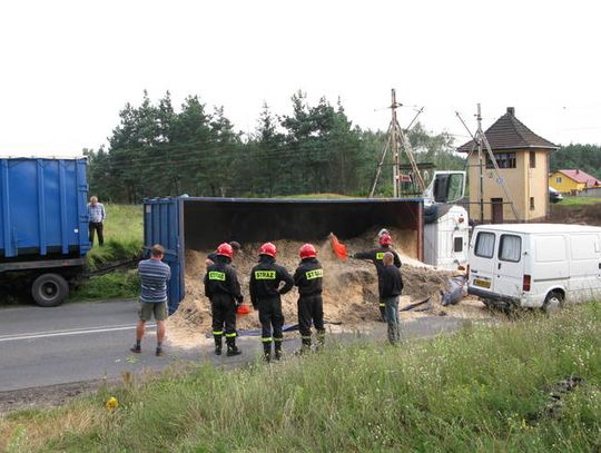 GRZMOTNĄŁ AŻ WIÓRY POLECIAŁY