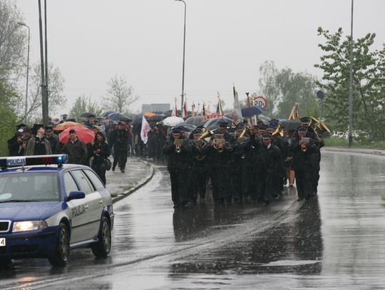 MIMO NIEPOGODY ŚWIĘTA UCZCZONE