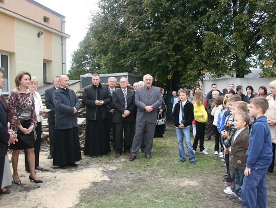 JUŻ SIĘ MURY PNĄ DO GÓRY