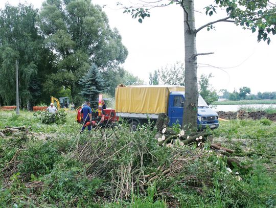 GIGANTYCZNE KORKI PRZEZ MYSZKÓW