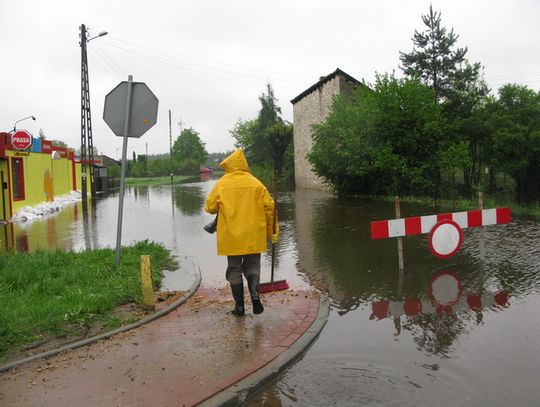 WODY WYSTĄPIŁY Z BRZEGÓW