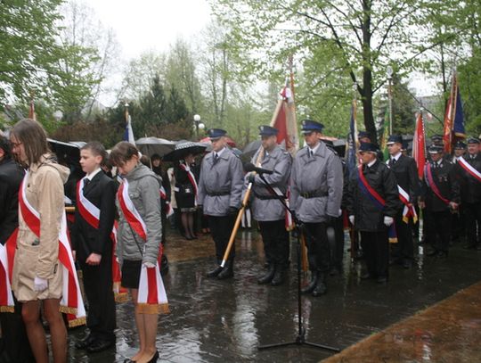 MIMO NIEPOGODY ŚWIĘTA UCZCZONE