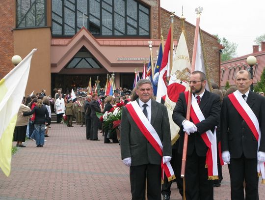 3 MAJA: RADOSNE ŚWIĘTO NA SMUTNO