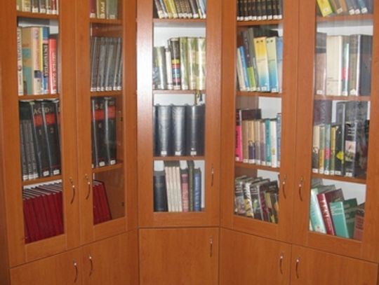 NOWE REGAŁY W BIBLIOTECE