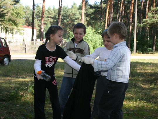 DZIĘKI AKCJI ŚMIECI O WIELE MNIEJ