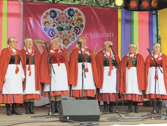 FOLKLOR ZNÓW ZAGOŚCIŁ W LETNISKU