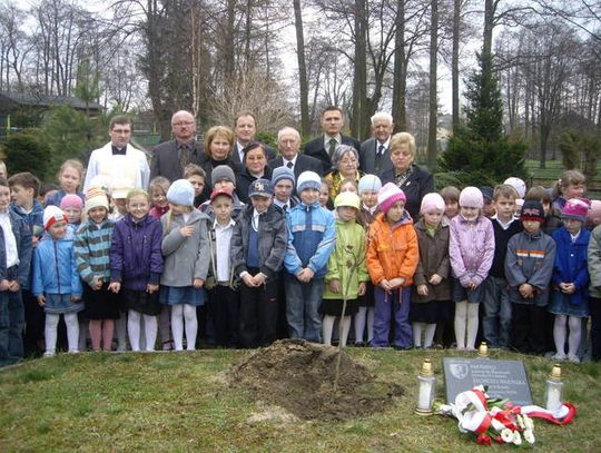 KATYŃ ZABRAŁ I NASZYCH OFICERÓW