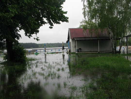 WODY WYSTĄPIŁY Z BRZEGÓW