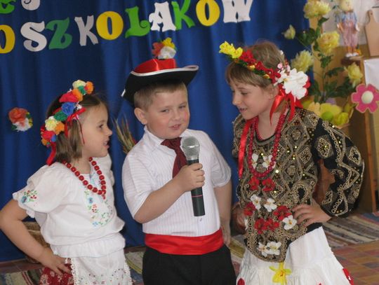 FOLKLOR OD NAJMŁODSZYCH LAT