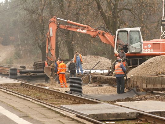 ZAMKNIĘTY PRZEJAZD W ŻARKACH LETNISKU